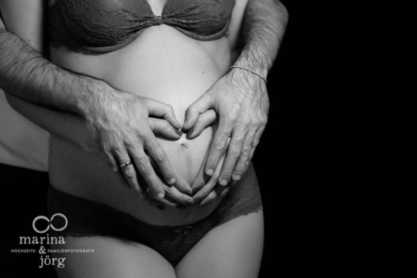 Schwangerschaftsfoto entstanden bei einem Babybauch-Shooting bei Wetzlar