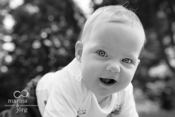Familienfotografen Wetzlar - natürliche Babyfotos