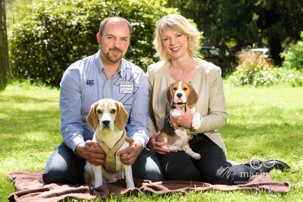 Familien-Fotoshooting mit zwei Hunden bei Gießen