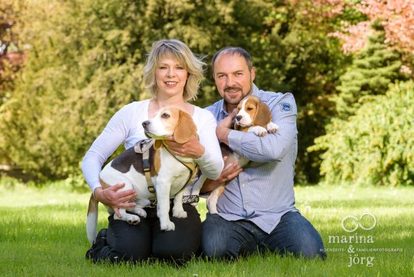 Familien-Fotoshooting bei Gießen mit zwei Hunden