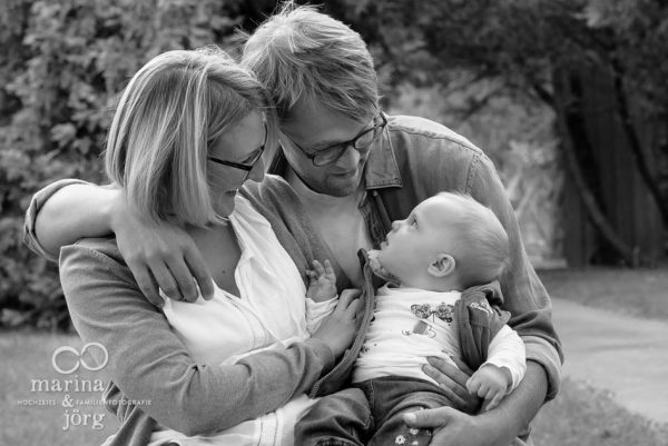 Familien-Fotoshooting Marburg - natürliche Babyfotos