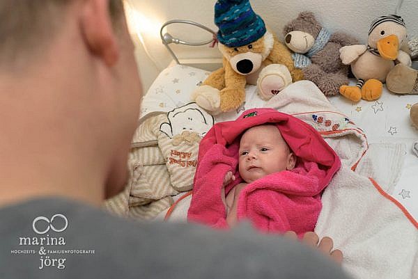 Babyfotografen Gießen - Familien-Homestory mit einem neugeborenem Baby
