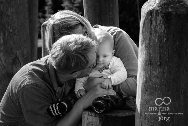 natürliche Babyfotos bei einem professionellen Baby-Fotoshooting - Familienfotografen Gießen