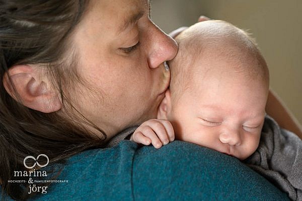 dokumentarische Familienfotografie Wetzlar - Neugeborenenfotos einer Homestory