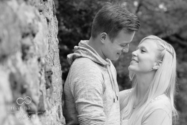 Marina und Jörg, Hochzeitsfotografen Gießen: Kennenlern-Shooting bei der Burgruine Frauenberg bei Marburg - romantische Paarfotos