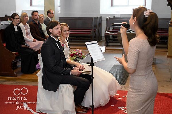 Marina und Jörg, Fotografen-Paar aus Gießen: Sängerin bei einer Hochzeit in Laubach
