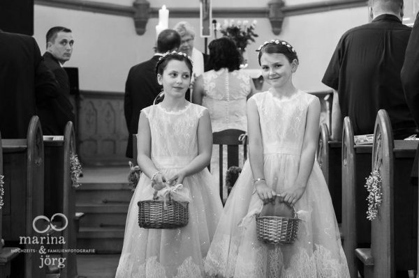 Marina & Jörg Hochzeitsfotografie: Blumenmädchen bei einer Hochzeit in Gießen