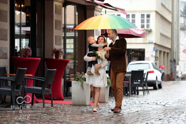 Hochzeitsfotos bei Regen in der Marburger Oberstadt