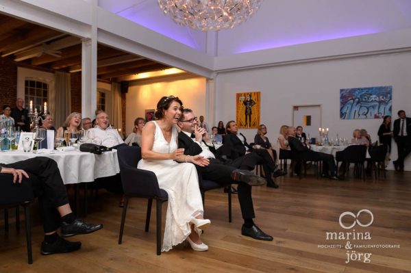 Wir lieben es, all die schönen Momente einer Hochzeit bei einer Reportage festzuhalten - Hochzeitsfotografen aus Gießen im Restaurant Heyligenstaedt