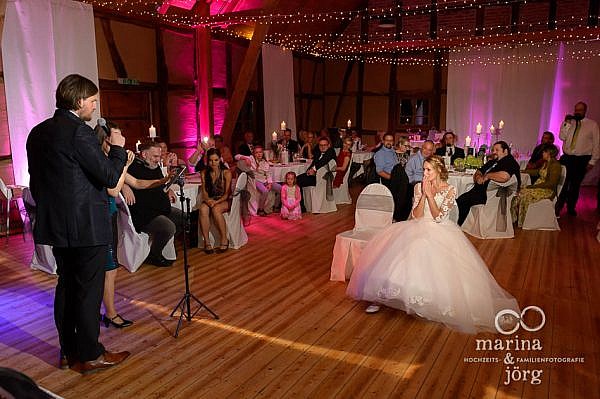 Hochzeitsfeier im Landhotel Waldhaus (Eventscheune): Überraschung des Bräutigams - Hochzeitsfotografen für Laubach