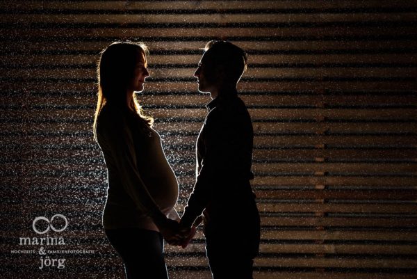 Marina & Jörg, Familienfotografie Gießen: moderne Babybauchbilder bei einem Fotoshooting in der Schwangerschaft