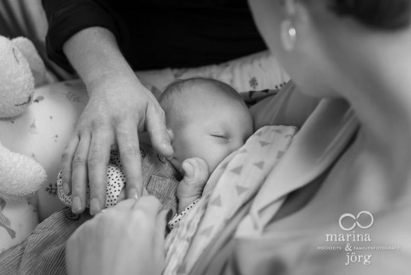 Neugeborenenfotos und Babyfotos - natürlich, ungestellt, echt. Babyfotografen Marburg