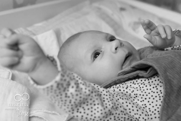 Neugeborenenfotograf Marburg: natürliche Babyfotos - ungestellt, echt, einzigartig