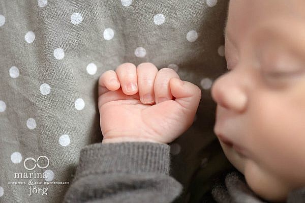 Fotogtaf Wetzlar - natürliche Babyfotos sind eine wunderbar authentische Erinnerung an eine einzigartige Zeit