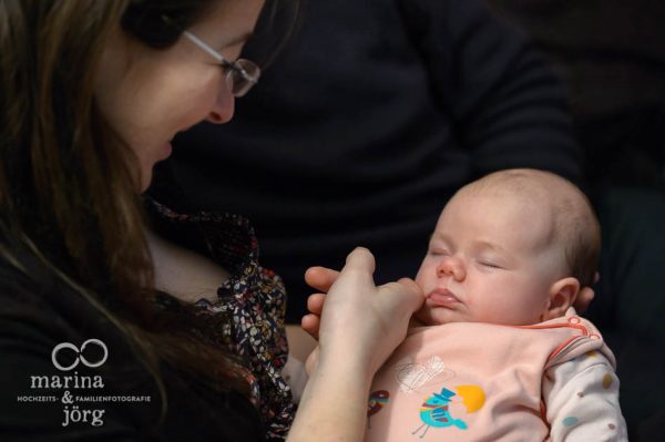 Neugeborenenfotos und Babyfotos - natürlich, ungestellt, echt. Babyfotografen Gießen