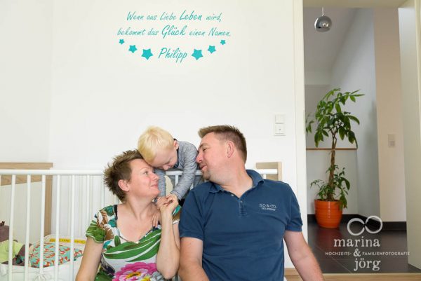 natürliche Familienfotos machen wir am liebsten bei den Familien zu Hause - Familienfotografie Gießen