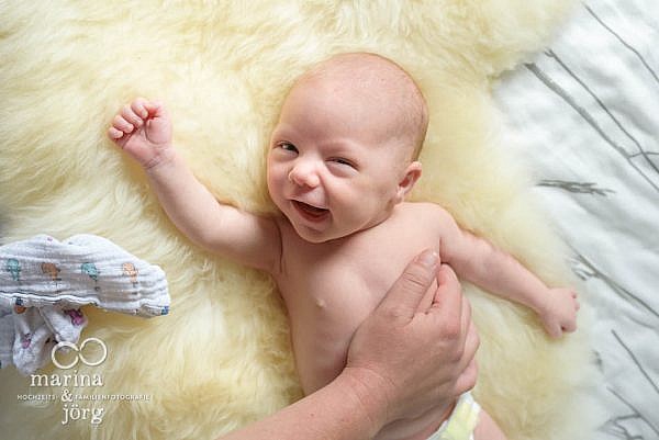 Babyfotografen für Gießen - eine Neugeborenen-Homestory als Erinnerung an die einzigartige Zeit nach der Geburt