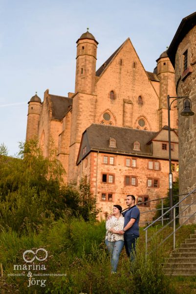 entspanntes Paarshooting im Marburger Schloß - Hochzeitsfotografen Marina & Jörg