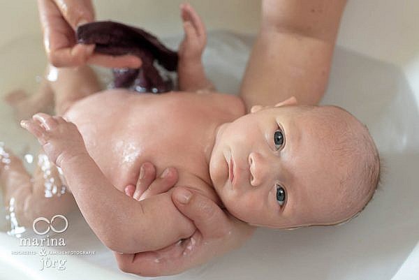Neugeborenen-Homestory bei Wetzlar: ungestellte Babyfotos